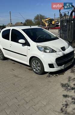 Хетчбек Peugeot 107 2011 в 