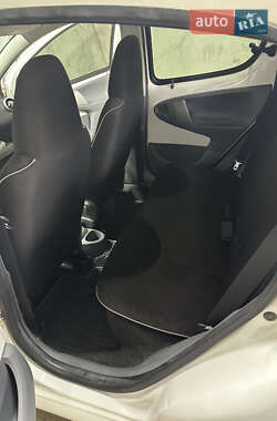 Хетчбек Peugeot 107 2011 в 