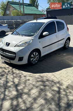 Хетчбек Peugeot 107 2011 в 