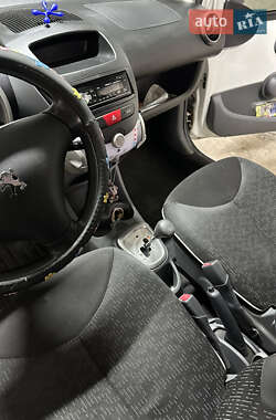 Хетчбек Peugeot 107 2011 в 