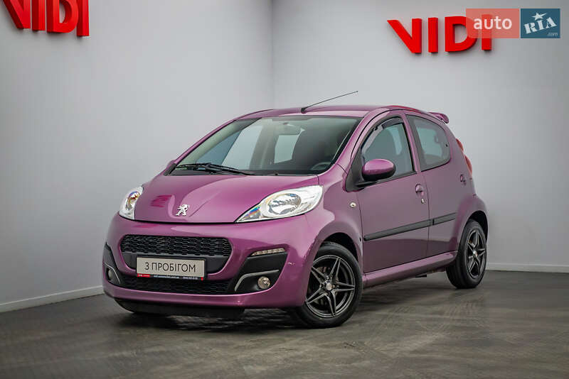 Хэтчбек Peugeot 107 2012 в 