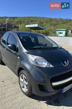 Хэтчбек Peugeot 107 2010 в Воловце