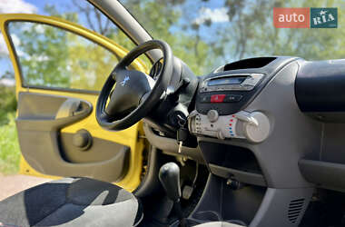 Хетчбек Peugeot 107 2012 в 