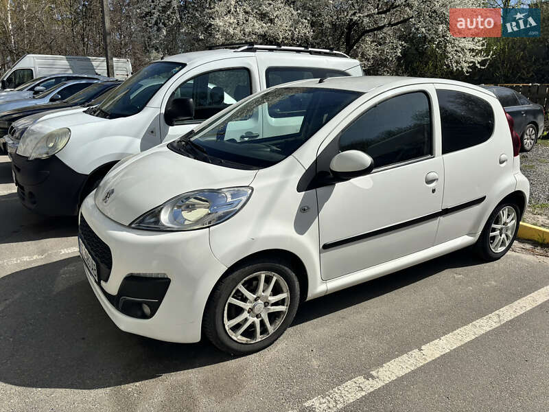 Хэтчбек Peugeot 107 2012 в Буче