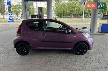 Хетчбек Peugeot 107 2012 в 