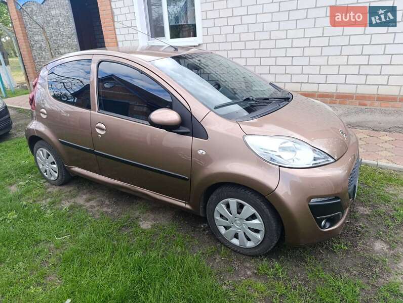 Хэтчбек Peugeot 107 2013 в Карловке