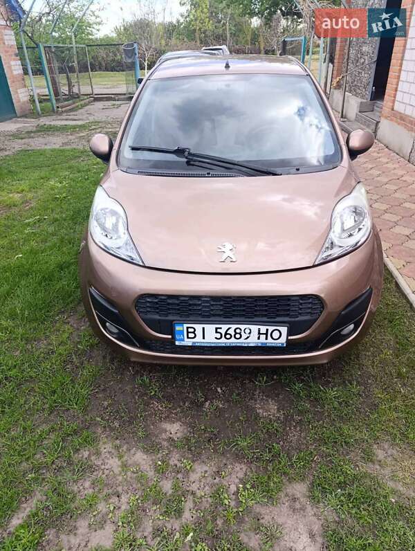Хэтчбек Peugeot 107 2013 в 