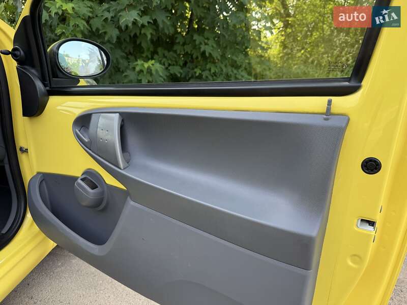 Хетчбек Peugeot 107 2011 в Дрогобичі