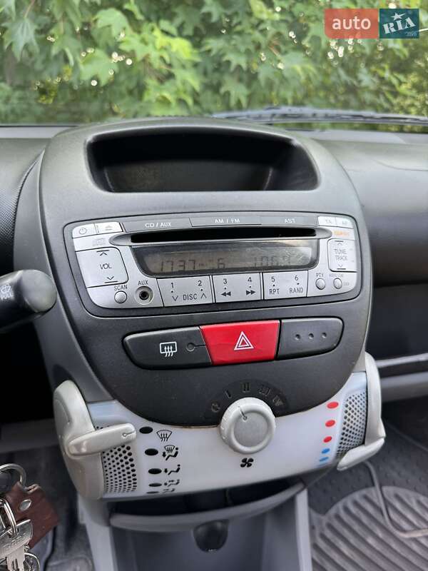 Хетчбек Peugeot 107 2011 в Дрогобичі