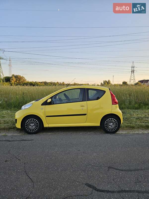 Хэтчбек Peugeot 107 2011 в Киеве