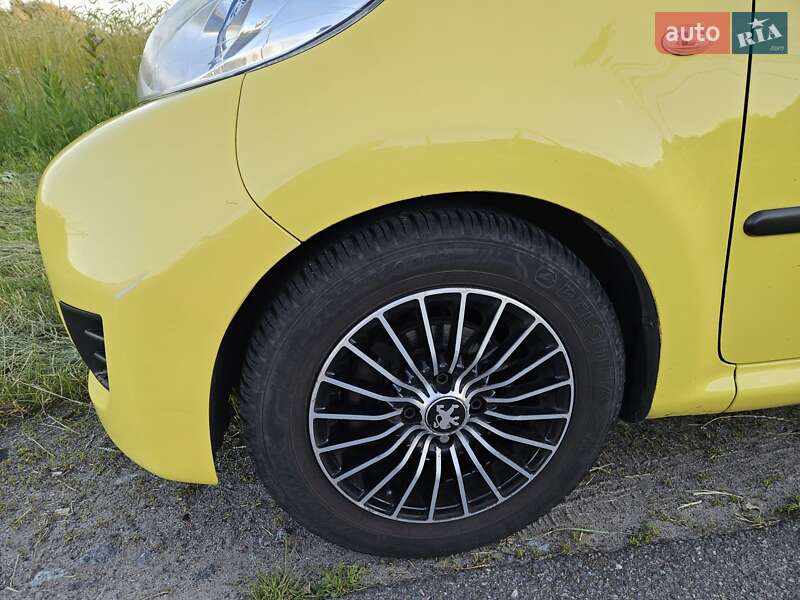 Хэтчбек Peugeot 107 2011 в Киеве