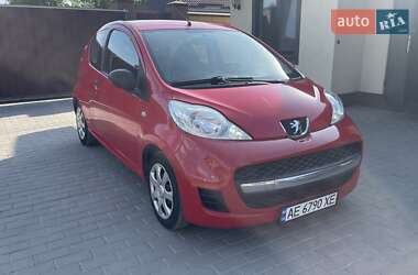 Хэтчбек Peugeot 107 2011 в 