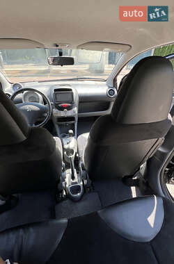Хэтчбек Peugeot 107 2011 в 