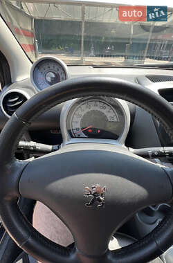 Хэтчбек Peugeot 107 2011 в 