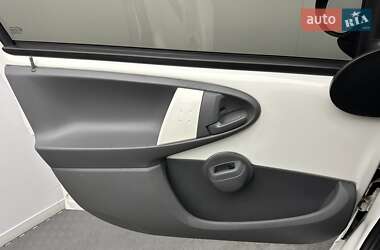 Хетчбек Peugeot 107 2011 в 