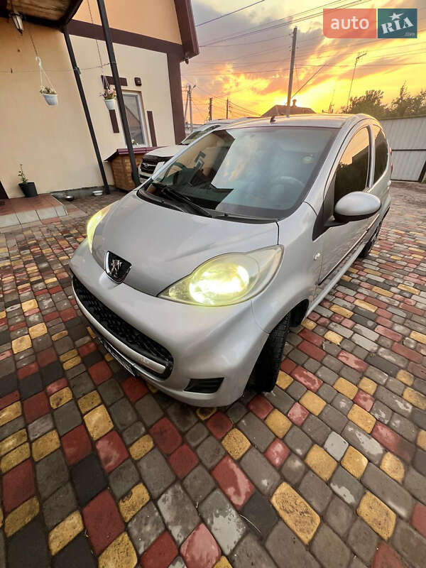 Хэтчбек Peugeot 107 2010 в Днепре