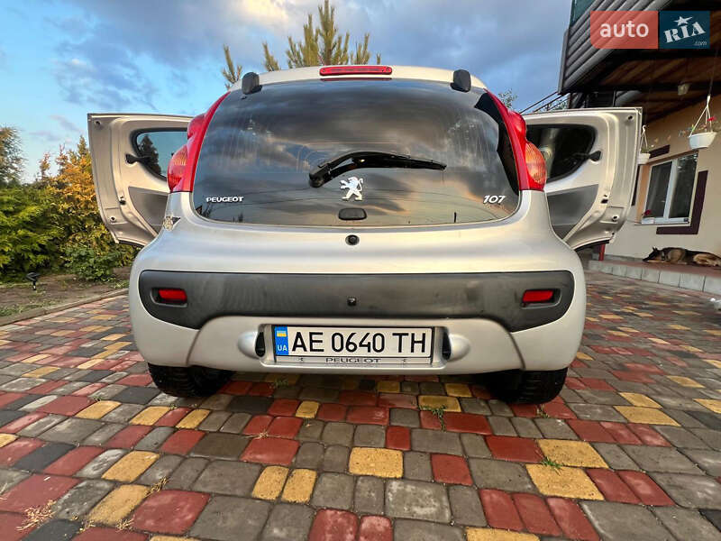 Хэтчбек Peugeot 107 2010 в Днепре