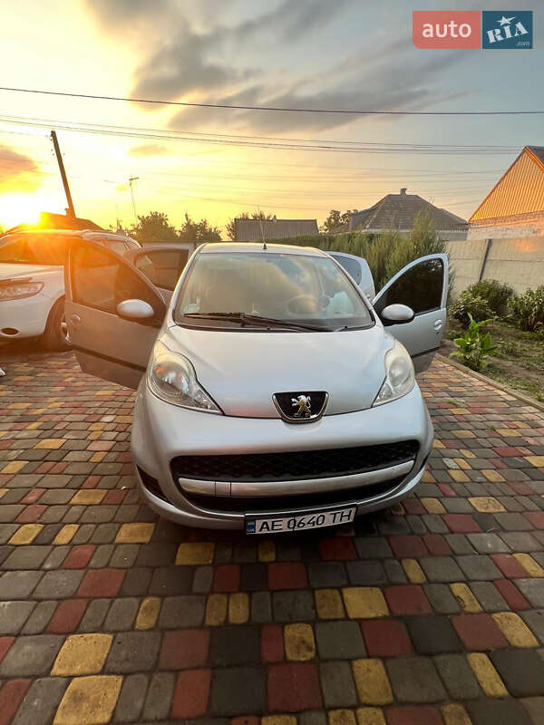 Хэтчбек Peugeot 107 2010 в Днепре