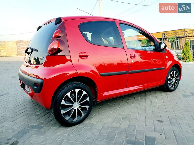 Хетчбек Peugeot 107 2013 в Попільні