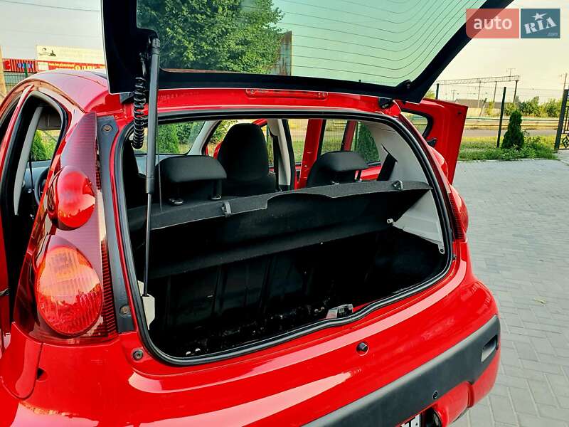 Хетчбек Peugeot 107 2013 в Попільні