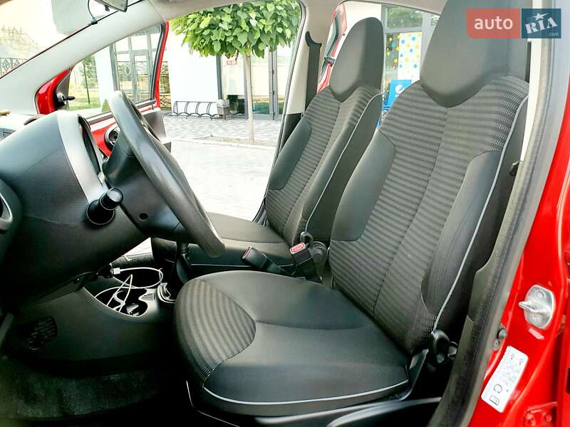 Хетчбек Peugeot 107 2013 в Попільні