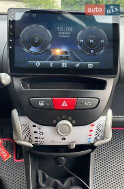 Хетчбек Peugeot 107 2012 в 