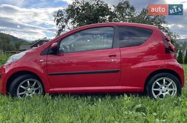 Хетчбек Peugeot 107 2012 в 