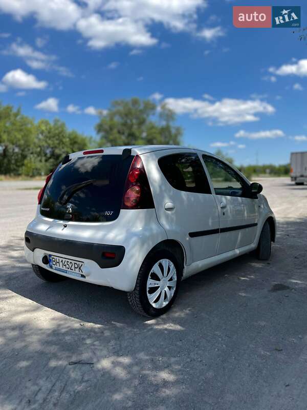 Хетчбек Peugeot 107 2012 в Вільногірську