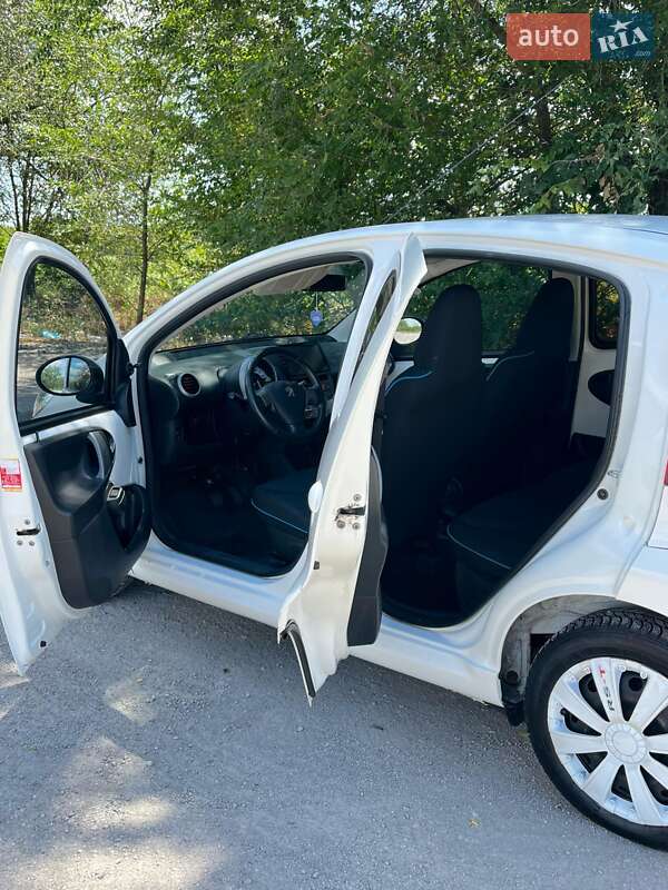 Хетчбек Peugeot 107 2012 в Вільногірську
