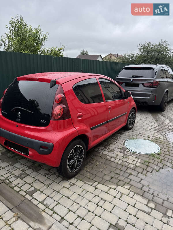Хетчбек Peugeot 107 2014 в Крюківщині