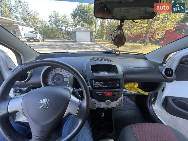 Хетчбек Peugeot 107 2013 в Кривому Розі