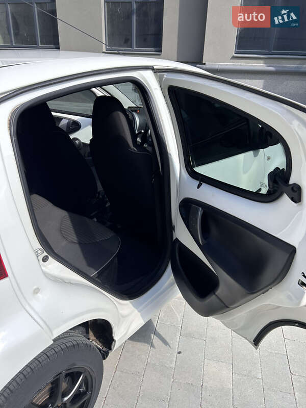 Хетчбек Peugeot 107 2012 в Львові