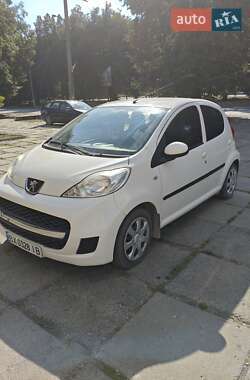 Хэтчбек Peugeot 107 2011 в Каменец-Подольском