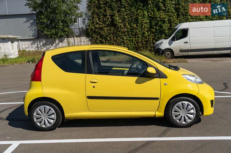 Хетчбек Peugeot 107 2010 в Києві