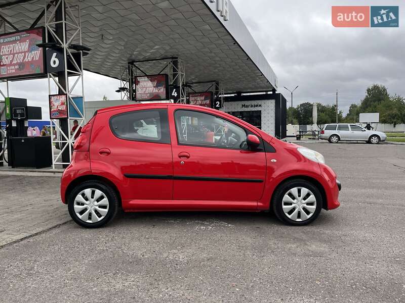 Хэтчбек Peugeot 107 2008 в Дубно