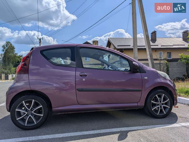 Хэтчбек Peugeot 107 2012 в Киеве