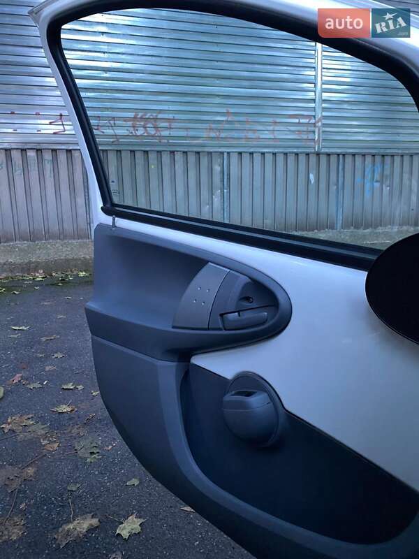 Хэтчбек Peugeot 107 2011 в Киеве