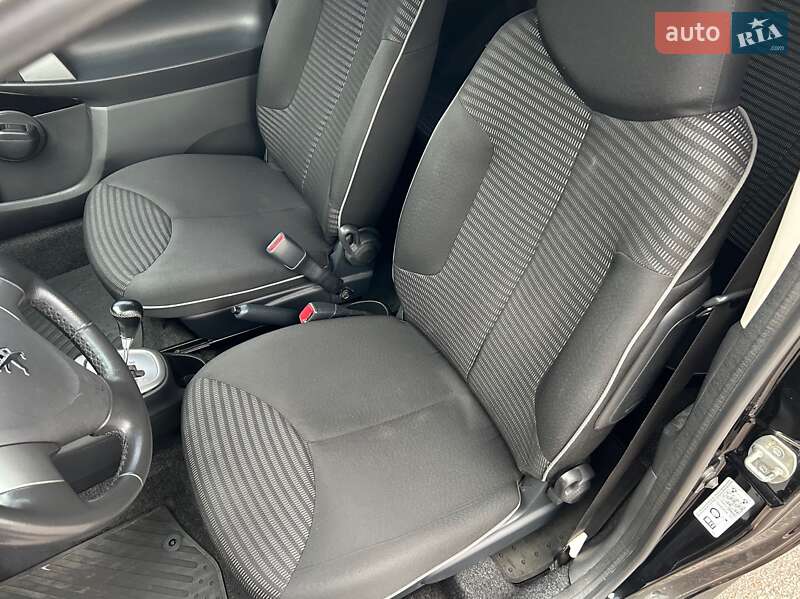 Хэтчбек Peugeot 107 2012 в Киеве