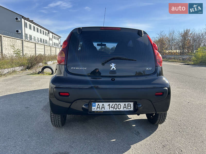 Хэтчбек Peugeot 107 2012 в Киеве