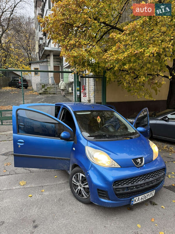 Хэтчбек Peugeot 107 2010 в Киеве