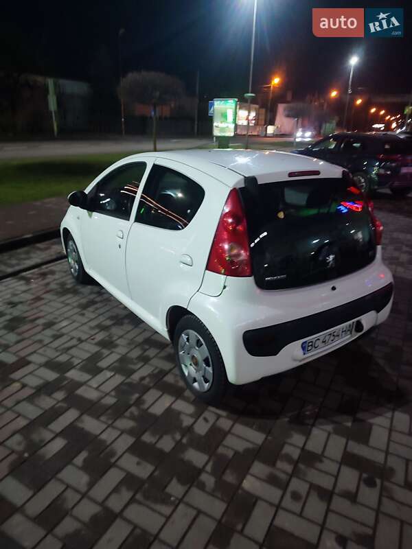 Хетчбек Peugeot 107 2011 в Самборі