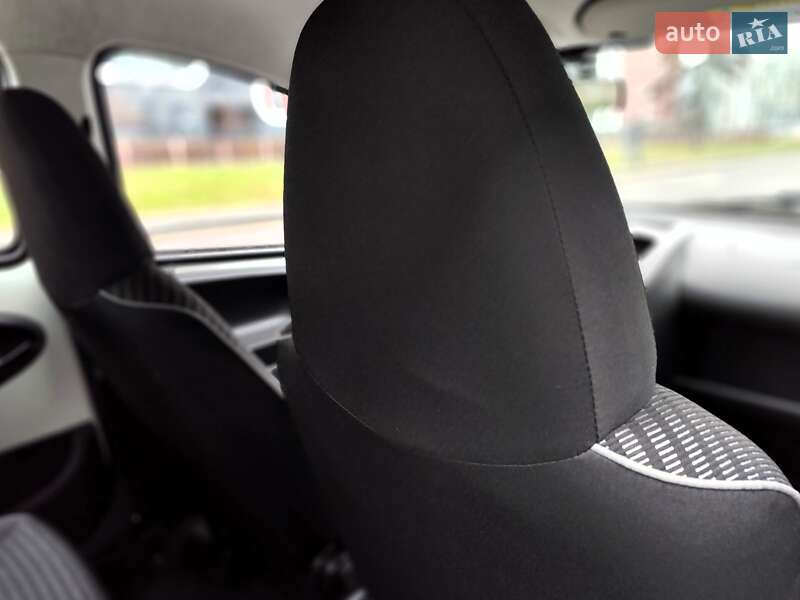 Хэтчбек Peugeot 107 2013 в Киеве