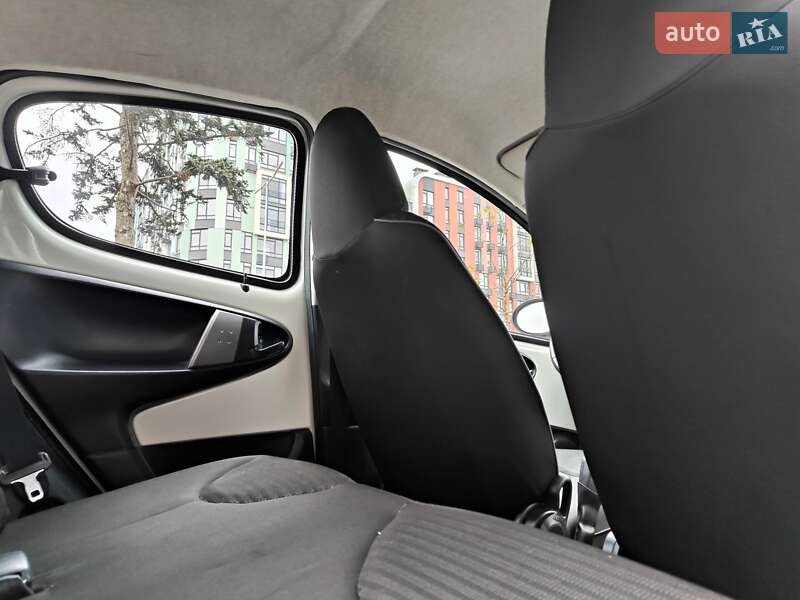 Хэтчбек Peugeot 107 2013 в Киеве