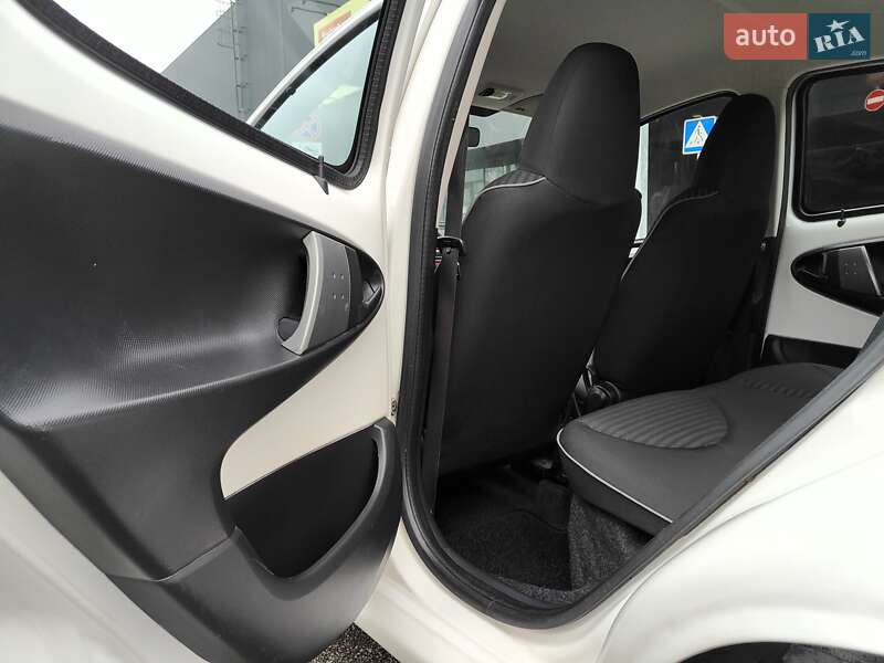 Хэтчбек Peugeot 107 2013 в Киеве