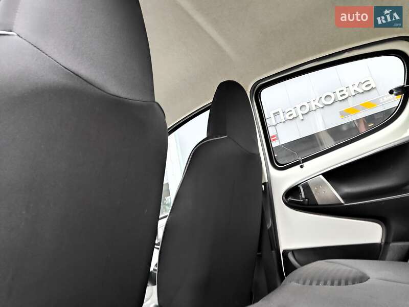 Хэтчбек Peugeot 107 2013 в Киеве