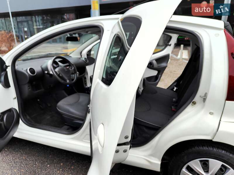 Хэтчбек Peugeot 107 2013 в Киеве