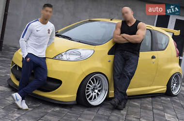 Хетчбек Peugeot 107 2012 в Одесі