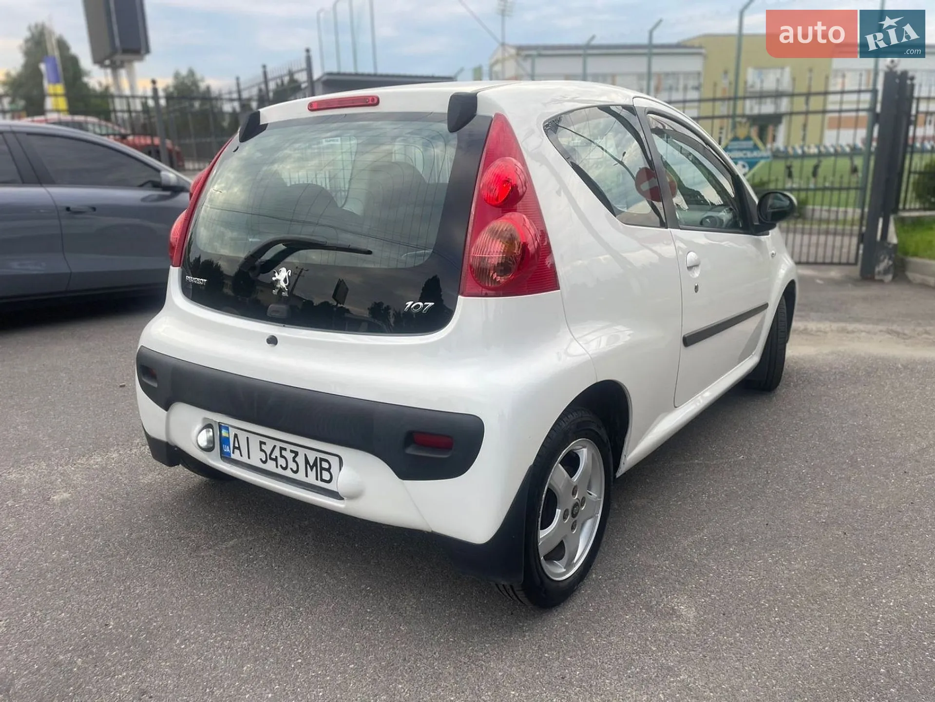 2011 Peugeot 107 - мініатюра 18
