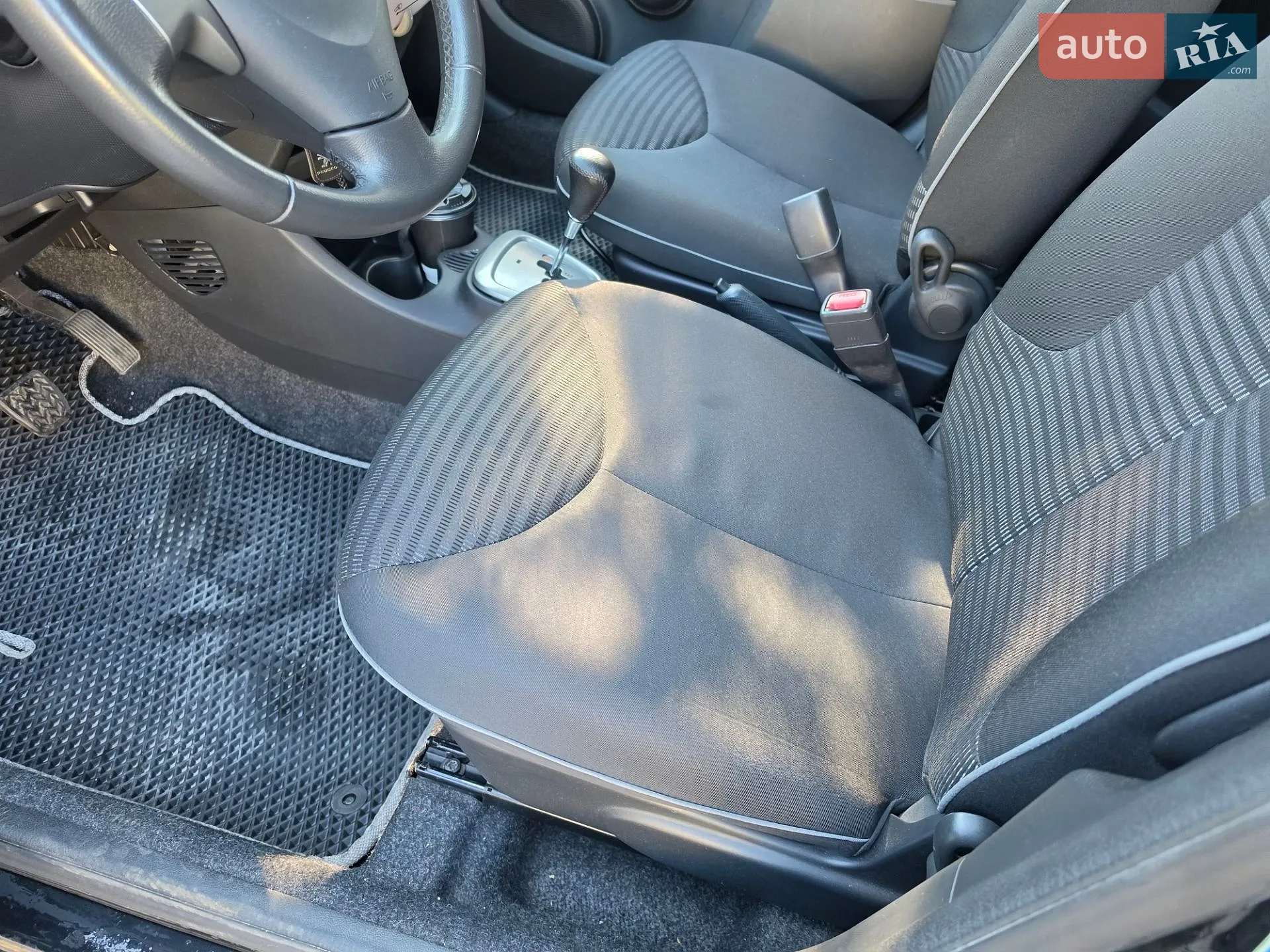 2014 Peugeot 107 - мініатюра 18