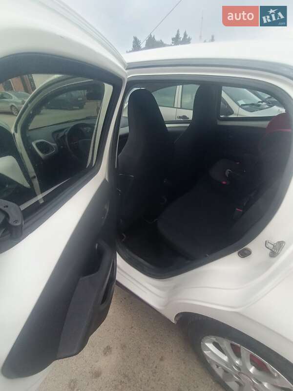 Хетчбек Peugeot 108 2014 в Новодністровську